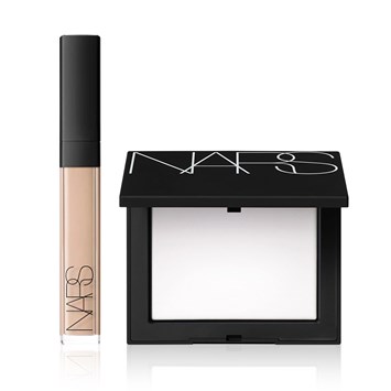 NARS - RADIANT UNDER-EYE BUNDLE - Aydınlatıcı Etkili Kremsi Kapatıcı & Aydınlatıcı Etkili Transparan Sıkıştırılmış Pudra Seti
