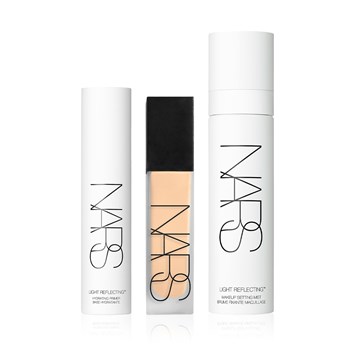 NARS - THE ALL DAY MATTE BUNDLE - Doğal Mat Bitişli Filtre Etkili Fondöten & Nemlendirici Etkili Makyaj Bazı & Makyaj Sabitleme Spreyi Seti