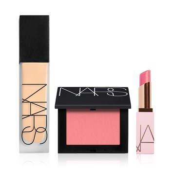 NARS - EVERYDAY GLOW BUNDLE - Doğal Mat Bitişli Filtre Etkili Fondöten & Toz Allık & Yoğun Nemlendirici Dudak Balmı Seti