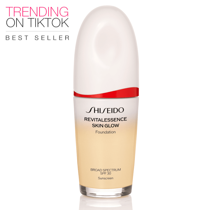 SHISEIDO - REVITALESSENCE SKIN GLOW FOUNDATION SPF 30 PA+++ - Fermente Kefir + ve Niasinamid İçeren, Cilt Bakım Etkili, Anında Parlaklık Veren, Nemli Bitişli, Orta Kapatıcılığa Sahip Fondöten