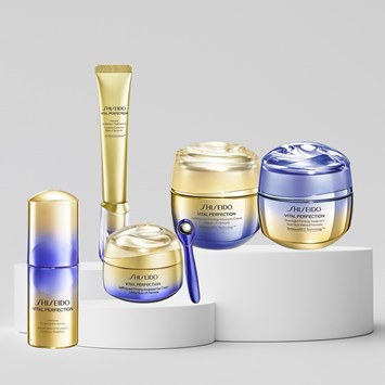 SHISEIDO - VITAL PERFECTION ALL IN ONE COLLECTION SET - Retinol İçeren & Sarkma Karşıtı ve Lifting Etkili Komple Cilt Bakım Seti