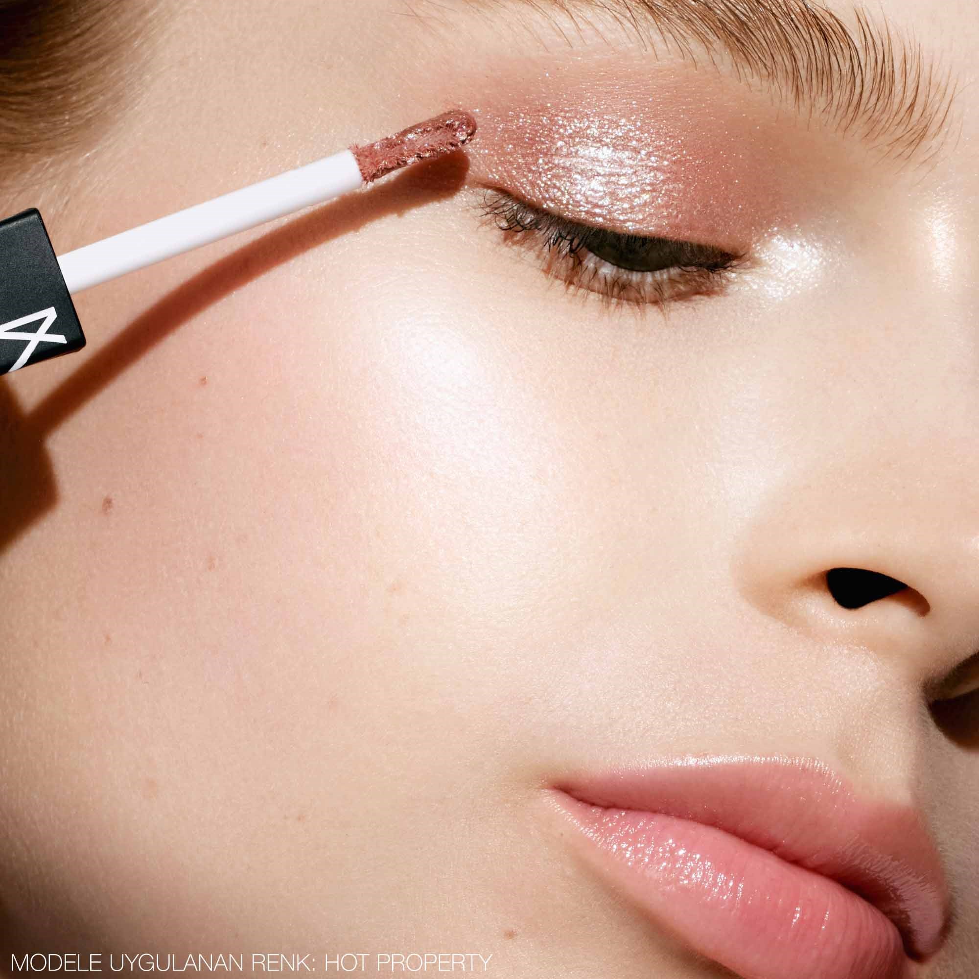 SPARKLING SEDUCTION LIQUID EYESHADOW 12